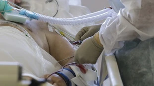 Coronavirus, bollettino 1 giugno: dopo 7 mesi, meno di mille ricoveri in rianimazione. Contagi e morti stabili