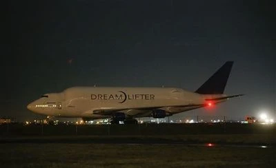 Stati Uniti, il pilota sbaglia aeroporto e ora il Boeing è intrappolato nello scalo troppo piccolo