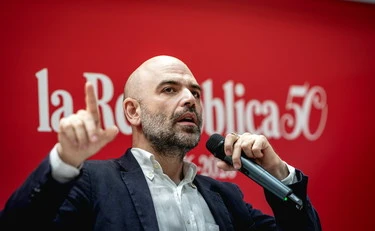 Gaza, le destre e Garlasco È un Salone da manicomio