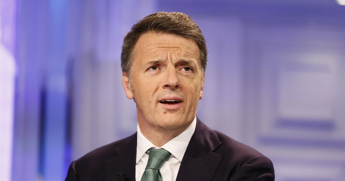 Renzi spiato: "Ancora il mio nome nel mirino, sta accadendo qualcosa di enorme"