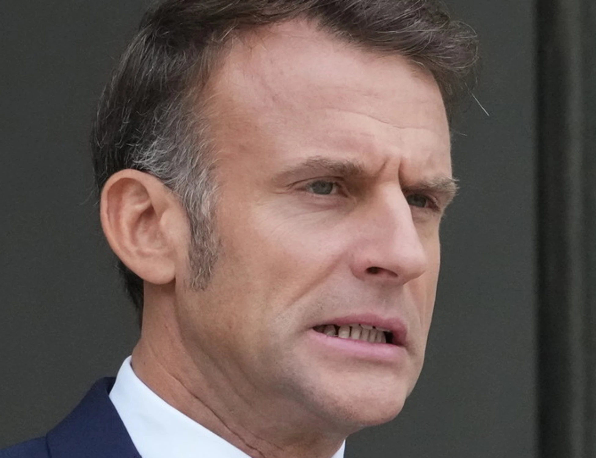Francia, "voci sul governo": altra farsa di Macron