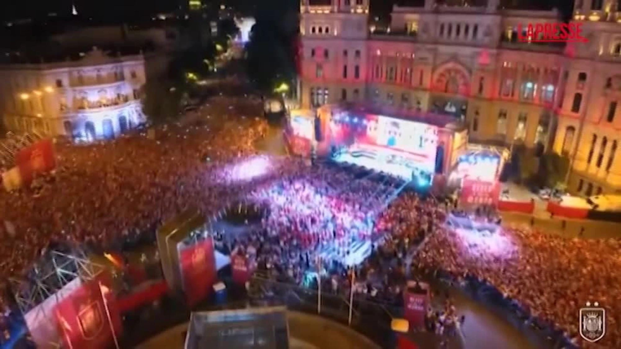 Spagna campione del mondo, la festa con i tifosi a Madrid