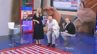 Storie italiane, torna dall'Ucraina e ha un malore in diretta. Terrore dalla Daniele