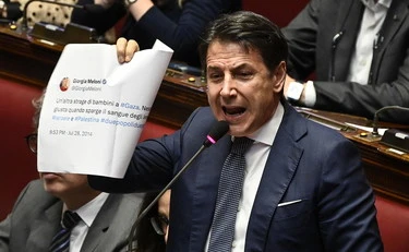 Giuseppe Conte, FdI lo umilia con una foto: "Comprendiamo il tuo stupore"