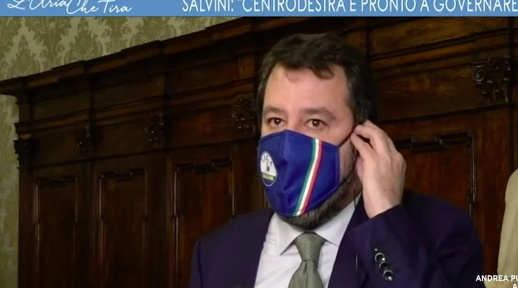 Matteo Salvini contro Matteo Renzi all'Aria che Tira: "I miei contatti con lui? Pari allo sbarco degli alieni"