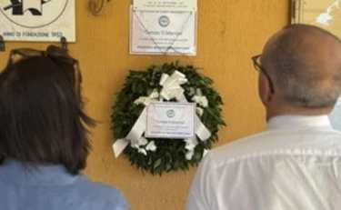 Marche, Ricci e Schlein alla lapide per le vittime dell'alluvione: la rabbia dei parenti delle vittime