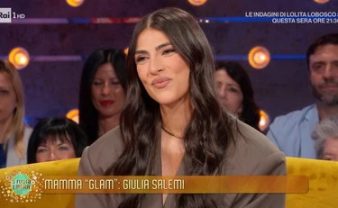 Giulia Salemi: “Ho rinunciato alla tv per mio figlio. Ma sogno ancora Sanremo”