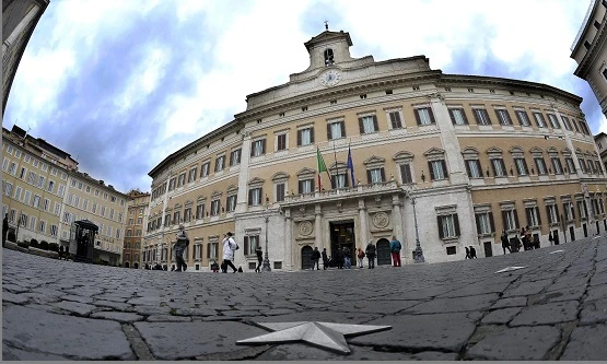 Apre il Parlamento,grillini nelle ultime file