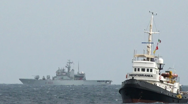 Ong, Mare Jonio sotto inchiesta per traffico di migranti torna in Mare: "Salpiamo entro giugno"