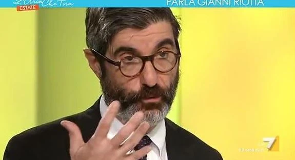 Buchi neri, Gianni Riotta fuori controllo davanti alla foto dallo spazio: &quot;Proprio un bel...&quot;. Prego?