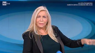 Mara Venier, il momento straziante a Domenica In che forse non avete notato: si parla di Fabrizio Frizzi, e...