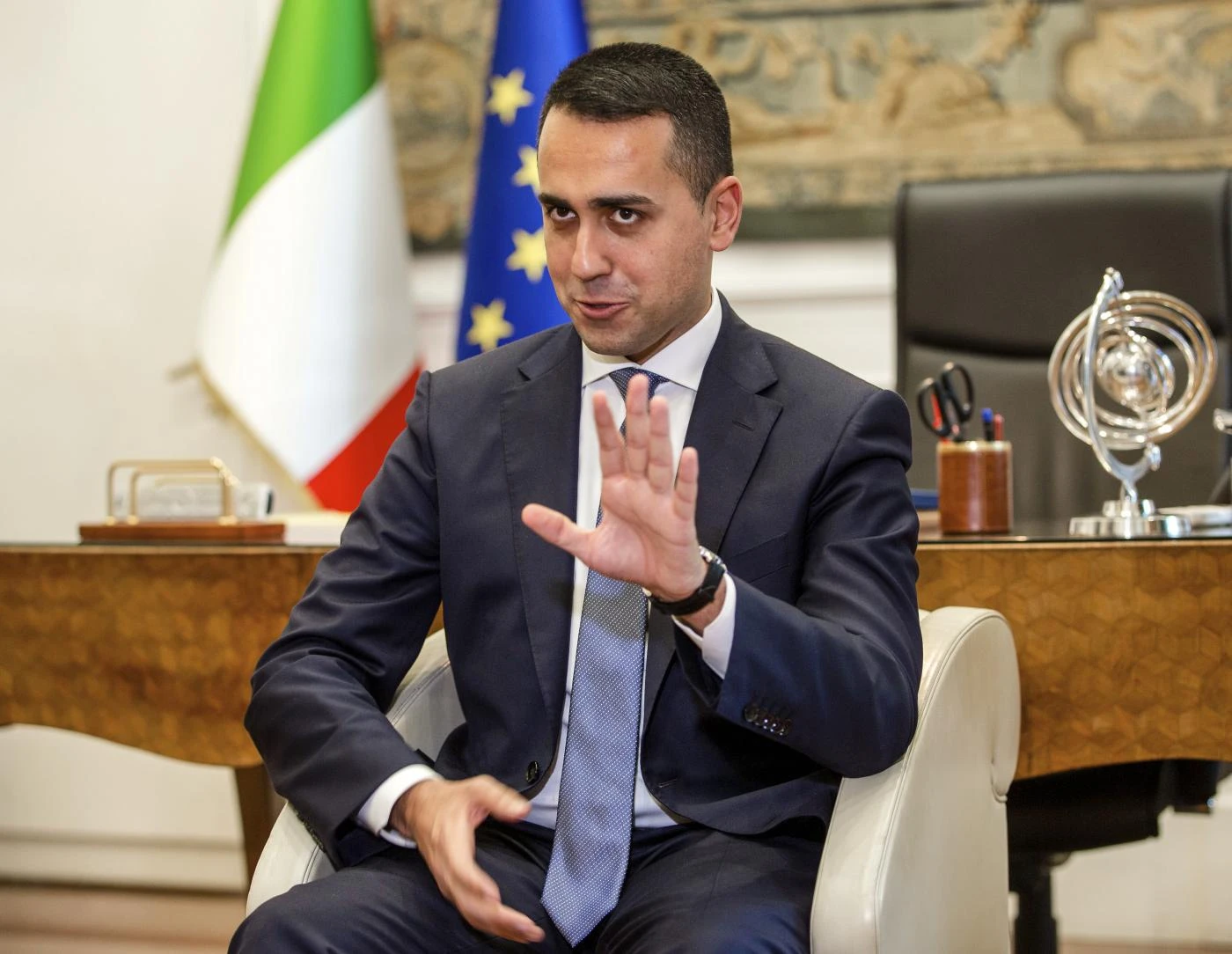 Coronavirus, Luigi Di Maio e la pronuncia all'americana: il video dei "progressi" nelle lingue straniere