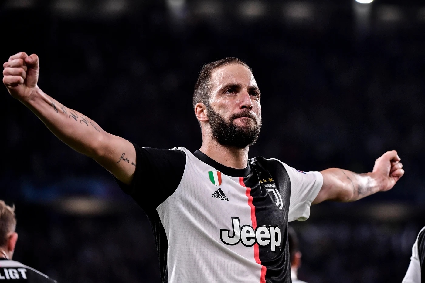 Juve, un super-Higuain. Leverkusen spazzato via: un secco 3-0 allo Stadium