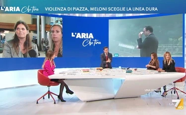 Ilaria Salis, Parenzo la incalza: "Guardi questa immagine, che cosa prova?"