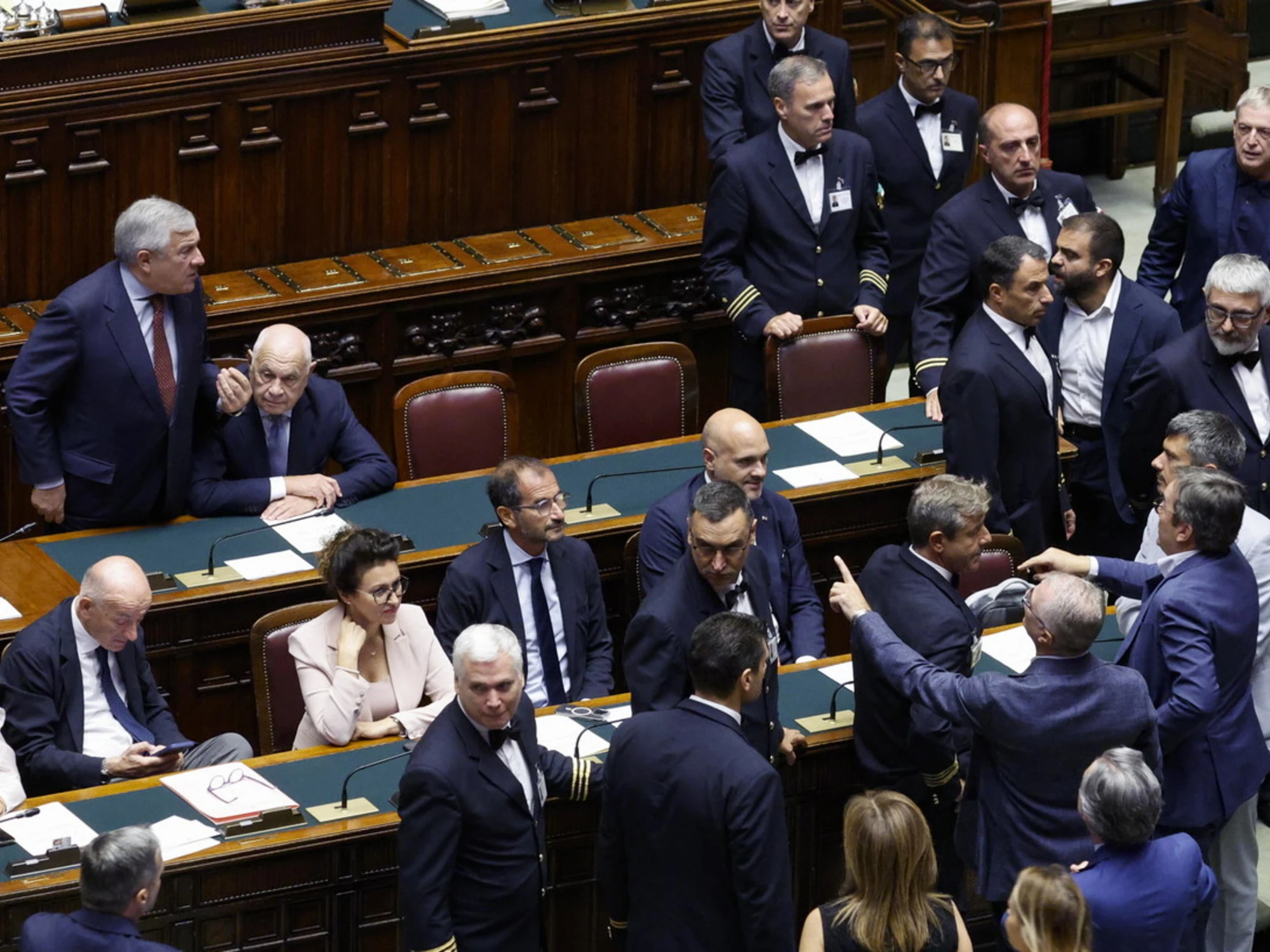 Gaza, opposizioni fuori controllo: pure la pagliacciata pro-Pal, altra bagarre