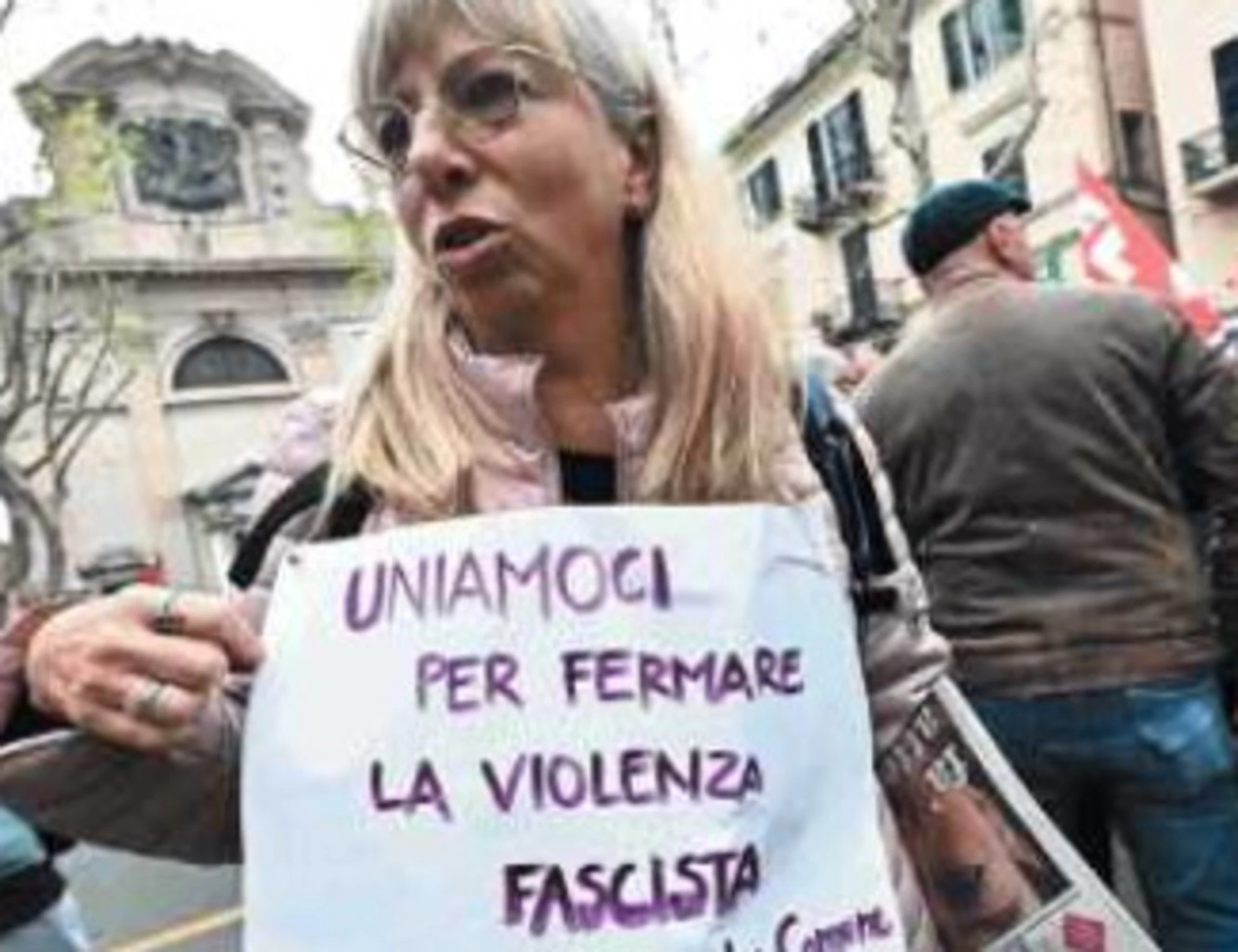La polizia smentisce la sinistra sulle "violenze nere": "Nessuna matrice fascista"