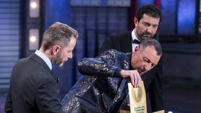 Amadeus vittima di una talpa in Rai, clamoroso sospetto su Sanremo: così sono iniziati tutti i guai