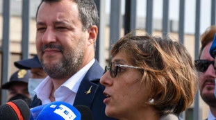 Open Arms, "I migranti stavano male?". Giulia Bongiorno inchioda lo psicologo