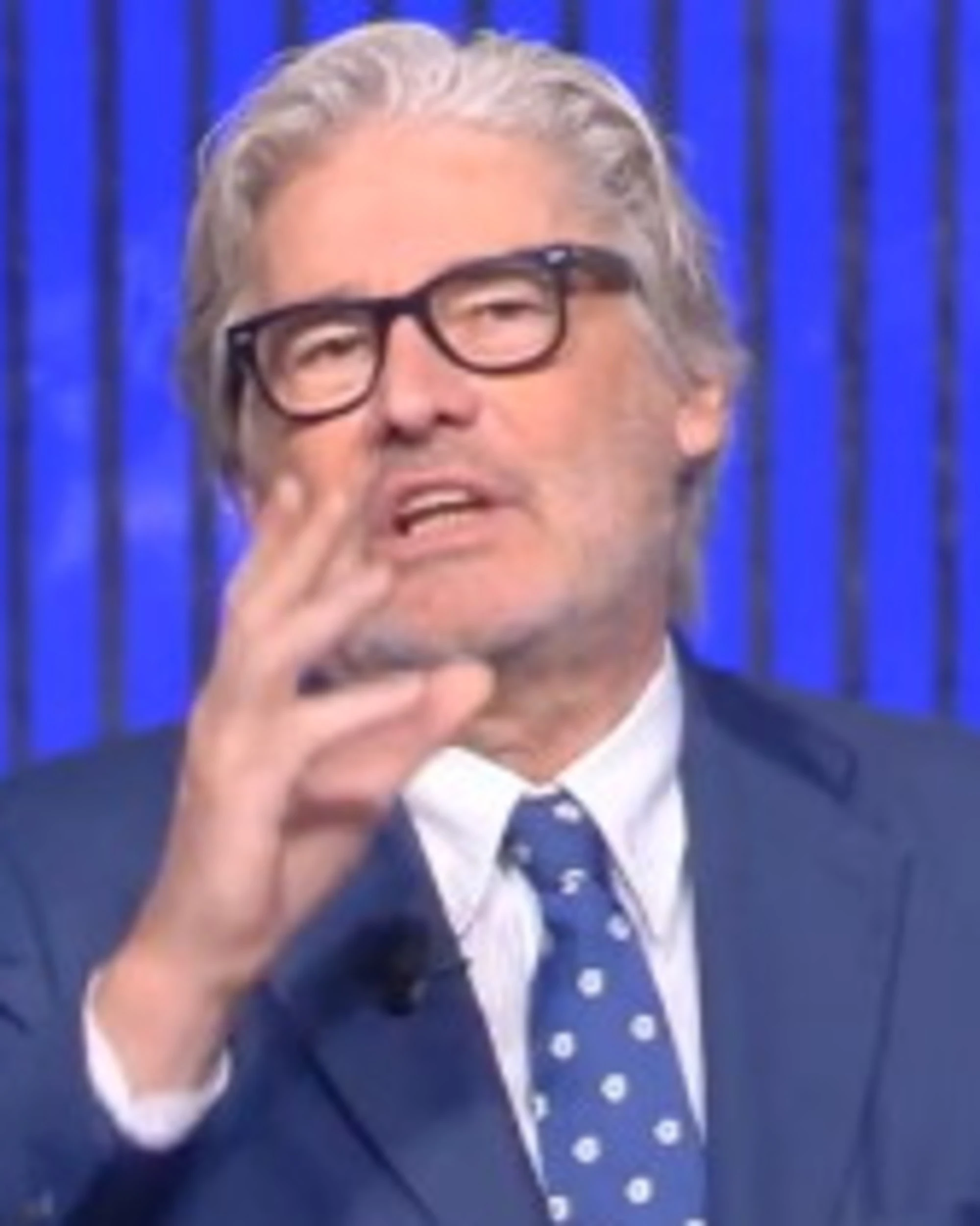Paolo Del Debbio fa a pezzi Luca Bottura: "Dillo a tua sorella"