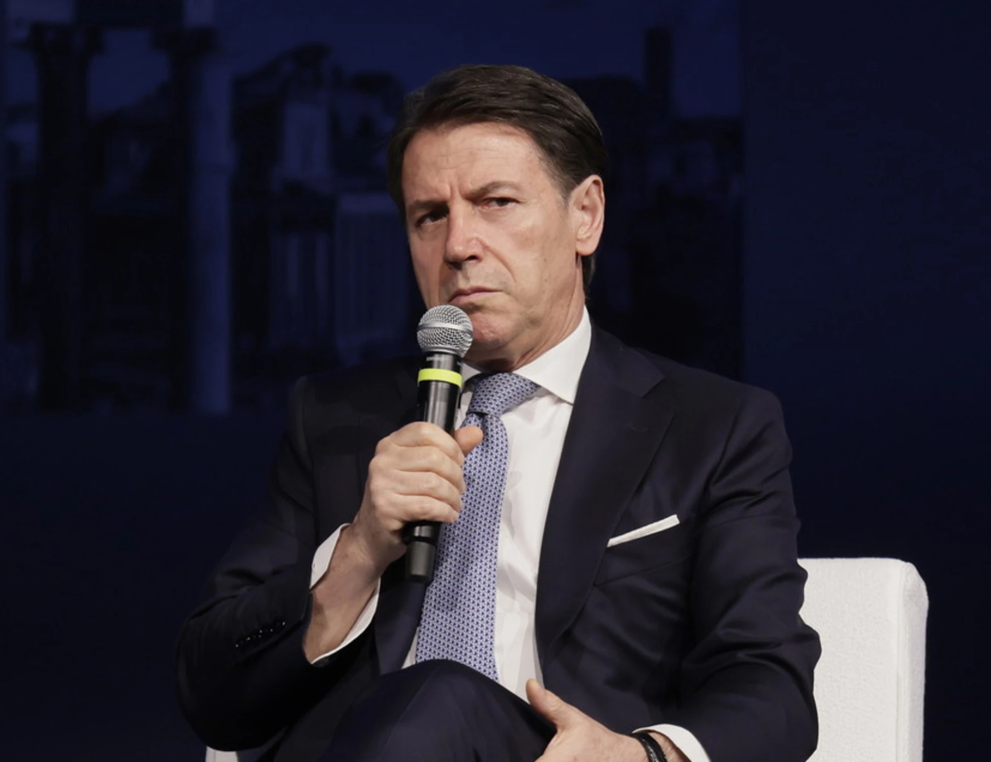 Covid, Giuseppe Conte non risponde e il Pd tace: due pesantissimi sospetti