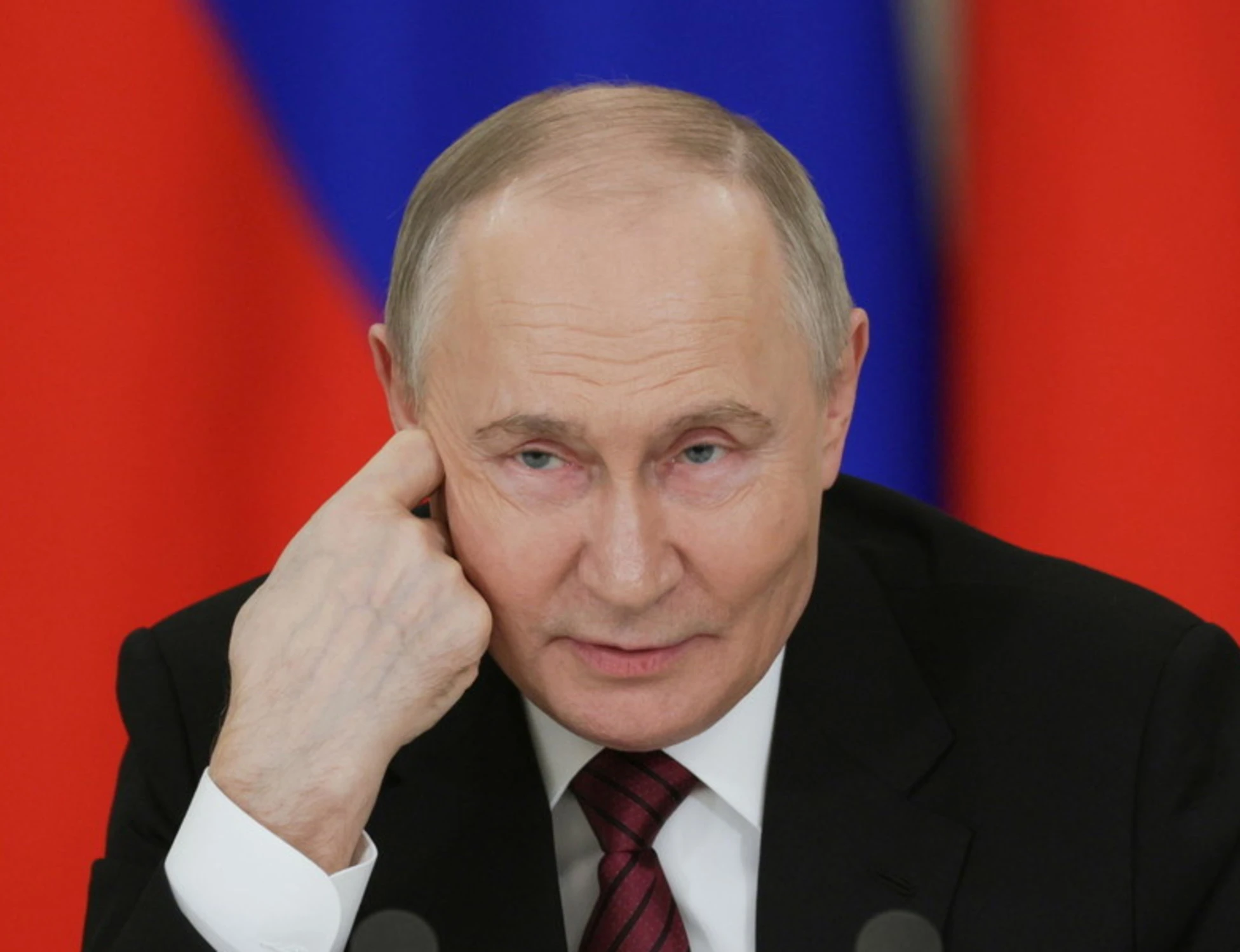 Russia, l'affondo feroce di Vladimir Putin a Macron e Merz: "Deficienti"