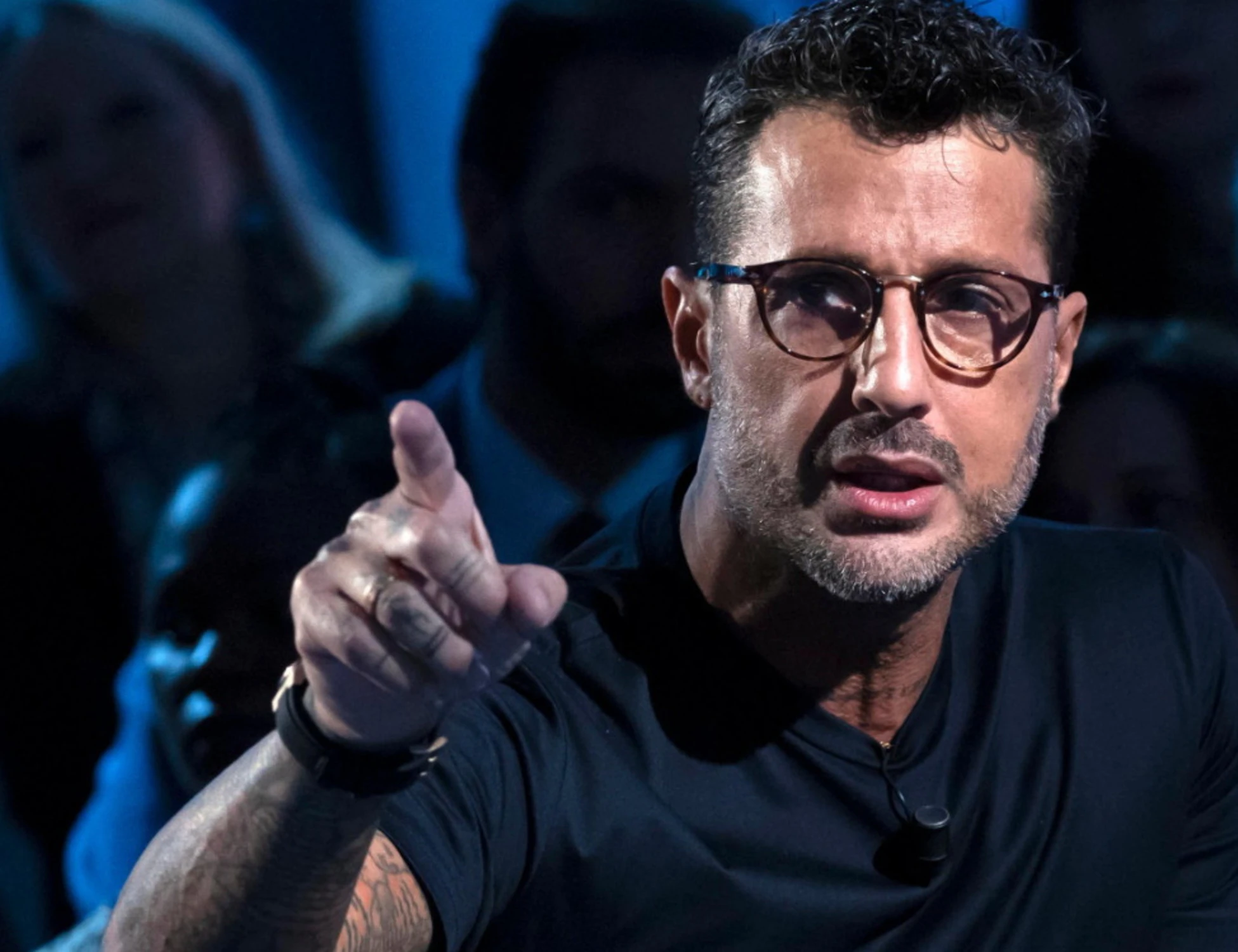 Fabrizio Corona, Mediaset lo denuncia e chiede lo stop ai social