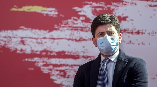 Roberto Speranza, spunta il caso del libro pubblicato ma mai uscito sul coronavirus: ora si capisce tutto