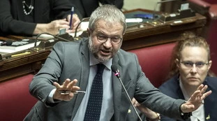 Claudio Borghi, "legato con una mela in bocca". Il ministro Bonafede massacrato: "Chissà se l'ha capito"