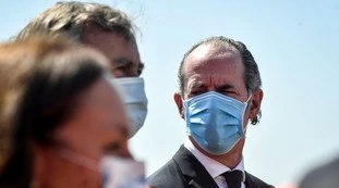 Veneto, Luca Zaia: "Scuole chiuse fino al 31 gennaio. Coronavirus, qualcosa non ci torna"