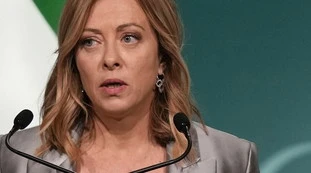 Fascismo, nei primi giorni del 2024 già 4 "allarmi regime" (ma nei sondaggi cresce solo Meloni)
