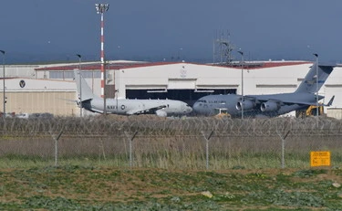 Sigonella, l'indiscrezione: "Crosetto ha negato l'uso della base ai bombardieri Usa"