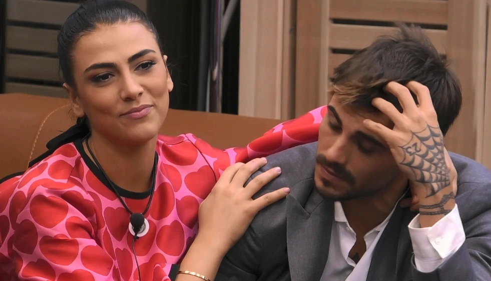 Grande Fratello Vip, Alfonso Signorini guida la rivolta degli eliminati contro i finalisti: "Nella storia..."