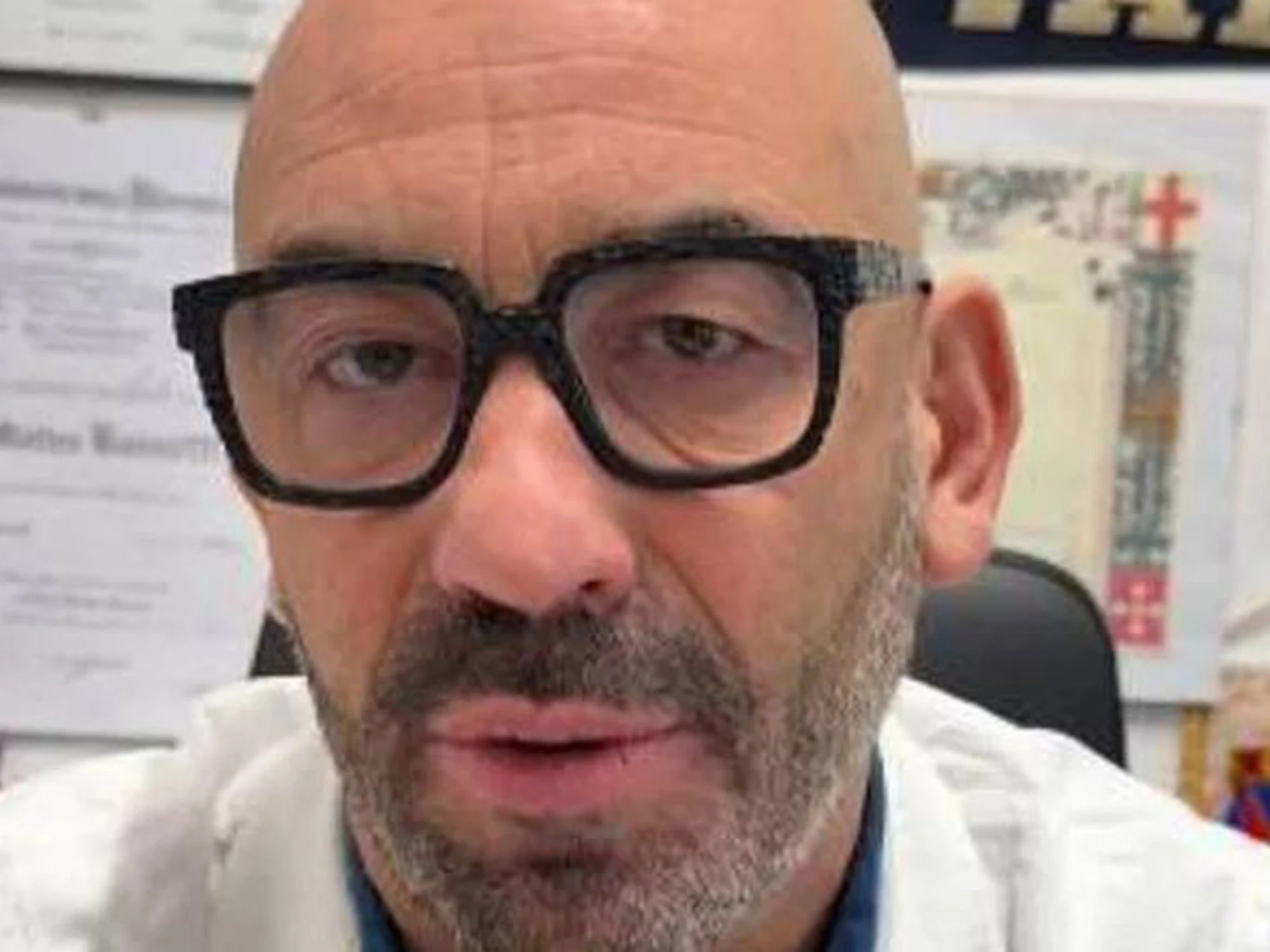 Matteo Bassetti lancia l'allarme: "Niente cure e niente vaccini: attenzione al Nipah, è mortale"