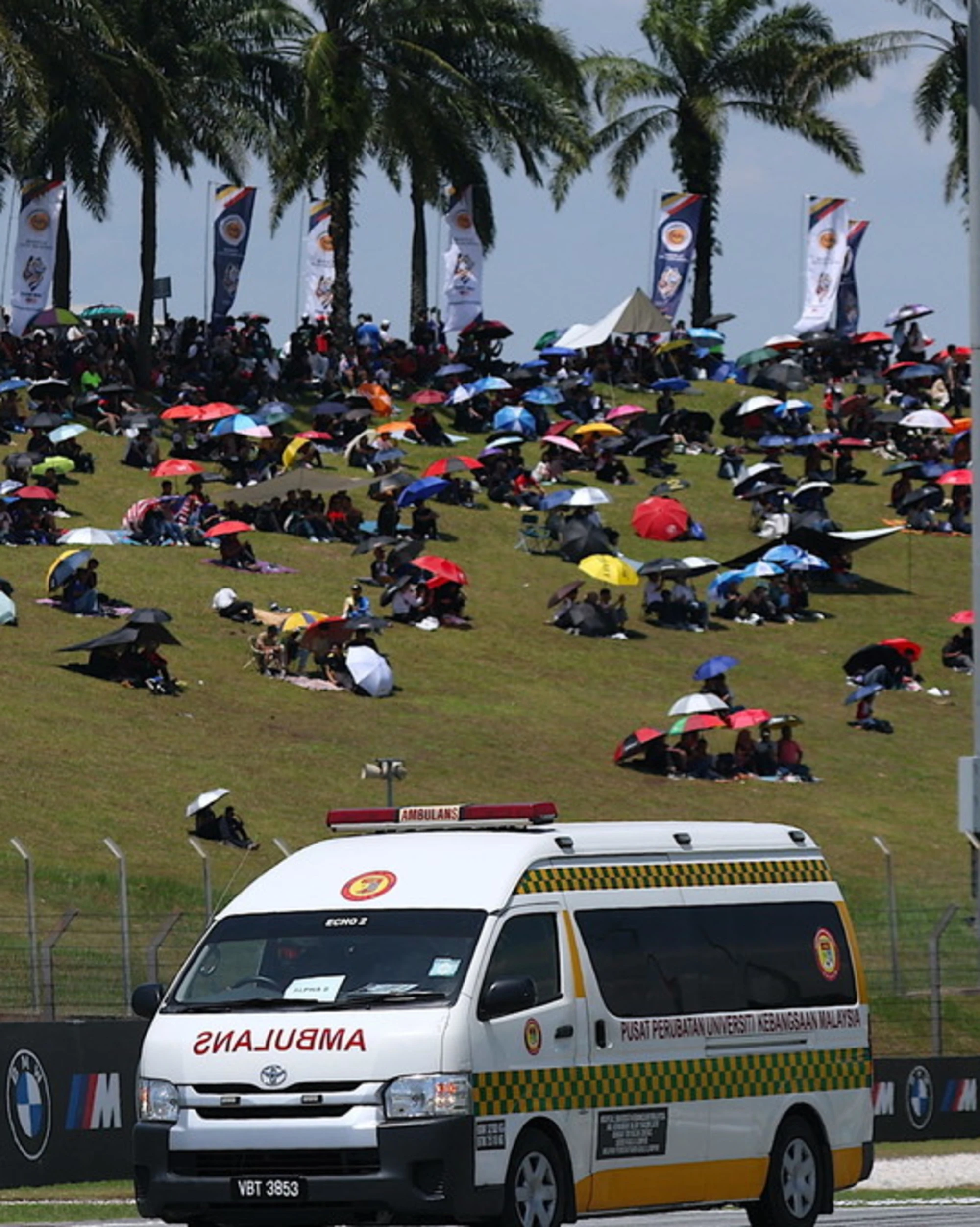 Moto3, incidente choc a Sepang: Rueda centra in pieno Dettwiler