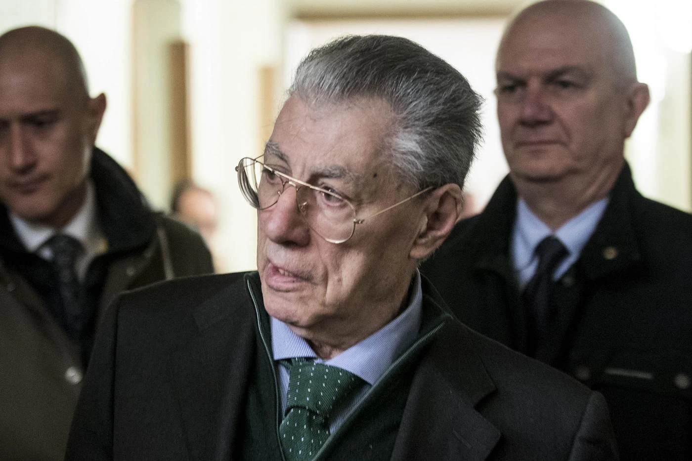 Umberto Bossi graziato da Sergio Mattarella: annullata la reclusione per aver offeso Napolitano