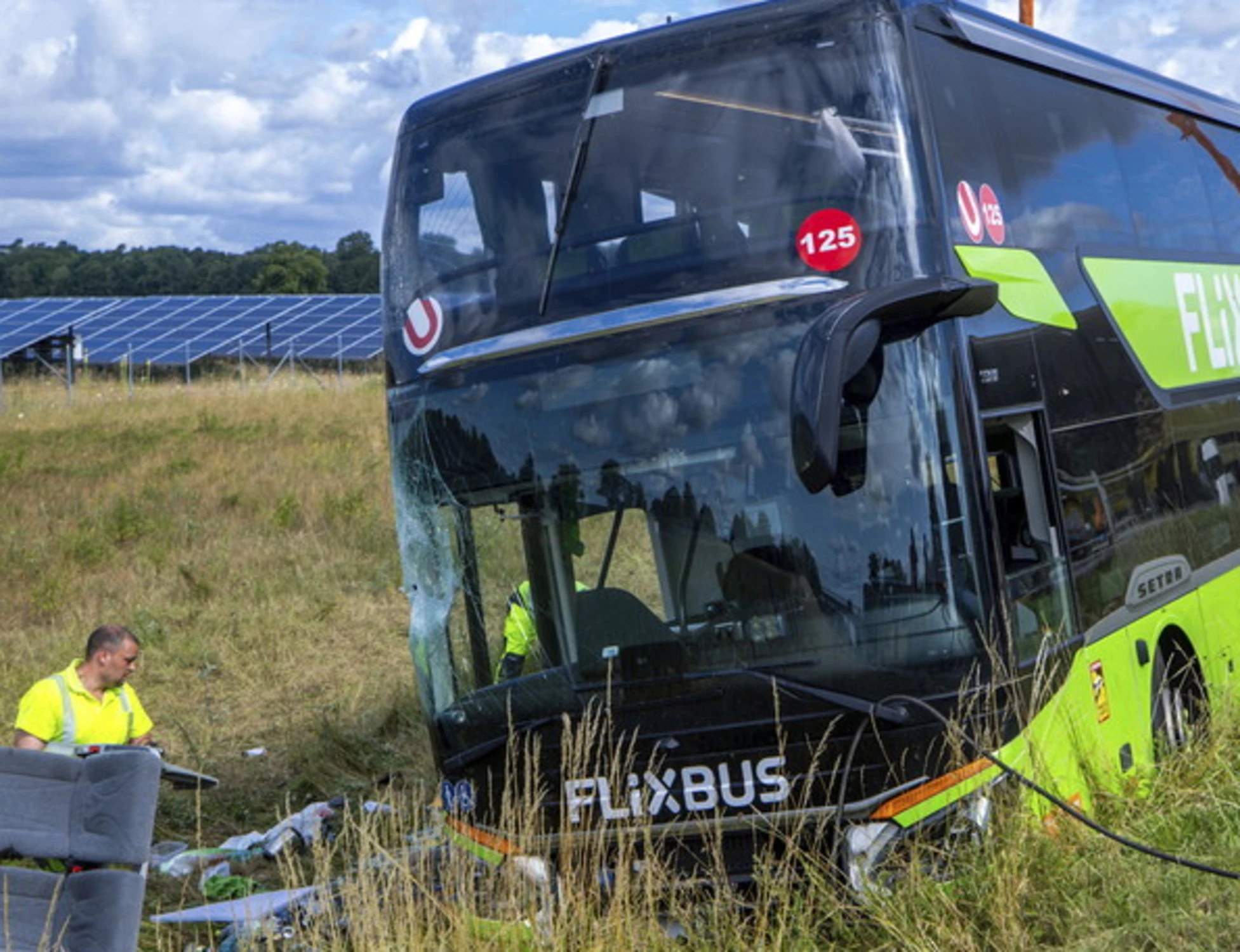 Germania, Flixbus si ribalta in autostrada: un'attrice italiana tra i feriti