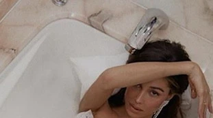 Belen Rodriguez, "strano gioco di sguardi": sorpresa così con Andrea Iannone