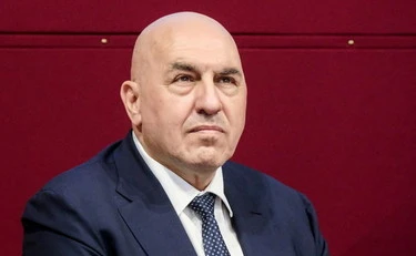 L’opposizione trasforma Crosetto in un pro-Pal