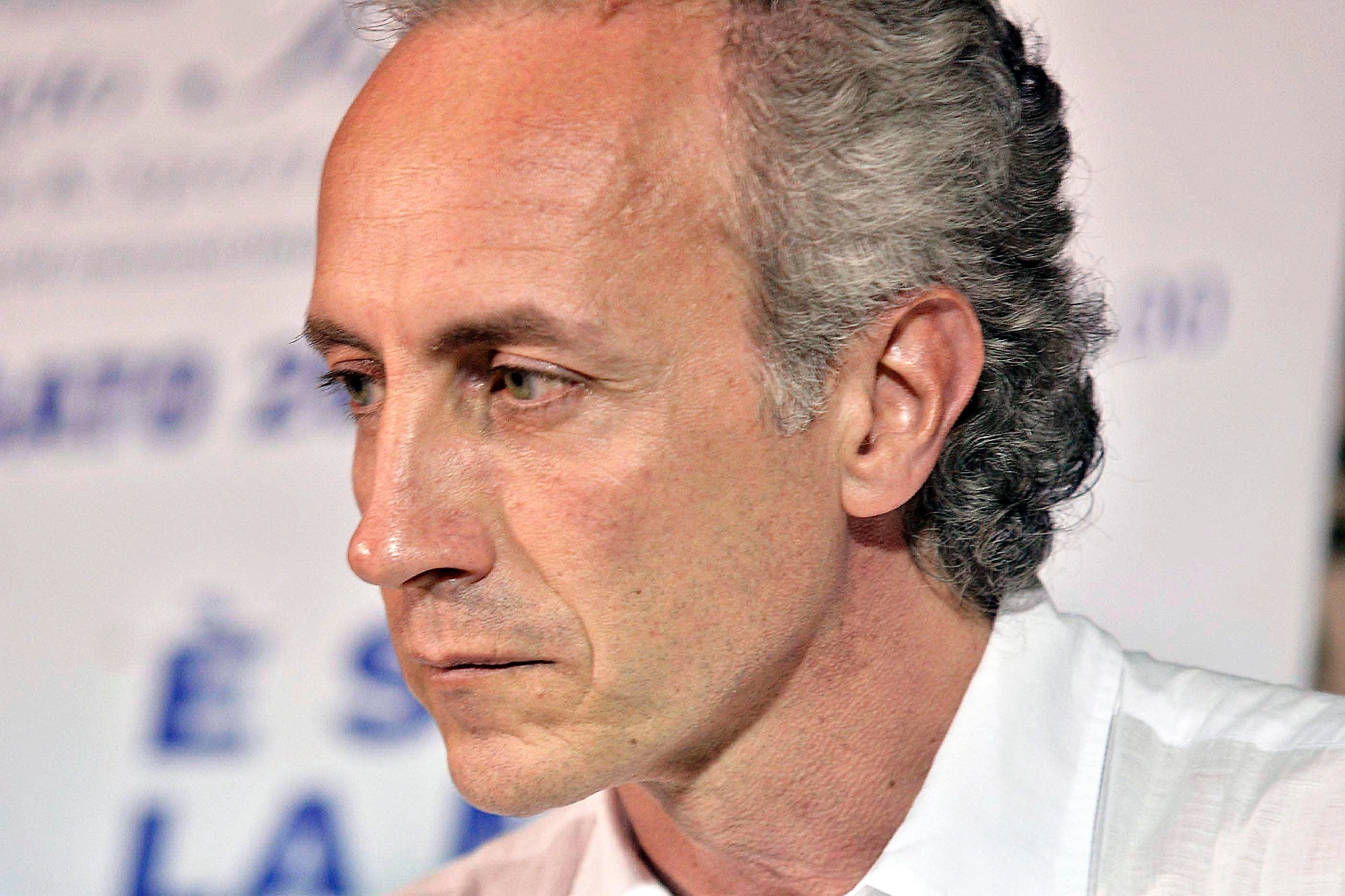 Strage di Parigi, la svolta di Travaglio. Ormai sta cedendo: ecco cosa ha detto