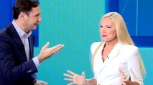Mattino 5, "ma auguri": Federica Panicucci nota il dettaglio, imbarazzo per Francesco Vecchi