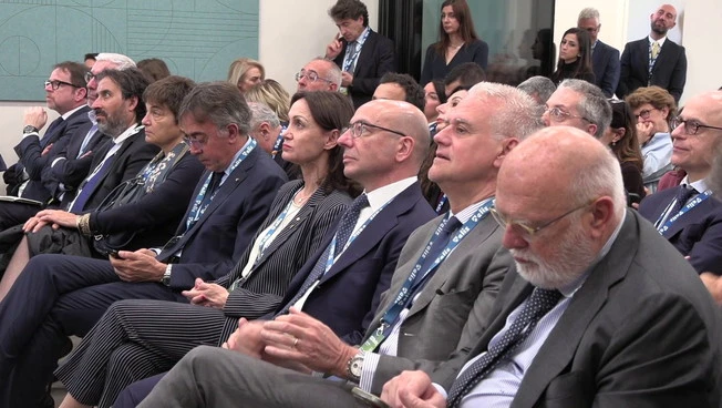 Lavoro, il progetto di Elis “GenerAzione Talento” valorizza senior e giovani