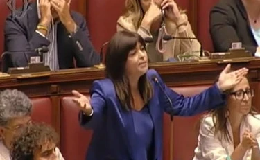 Bagarre in Aula, FdI inchioda Conte e il M5s perde la testa: seduta sospesa