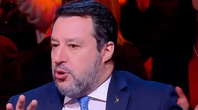 Dritto e rovescio, Salvini zittisce il Pd: "Fascismo torna? A qualcuno serve un medico"
