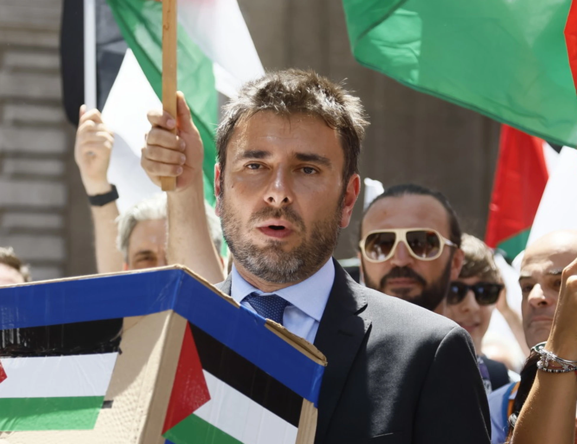 Alessandro Di Battista, l'appello dell'associazione Schierarsi: "Non venite al Gemelli"