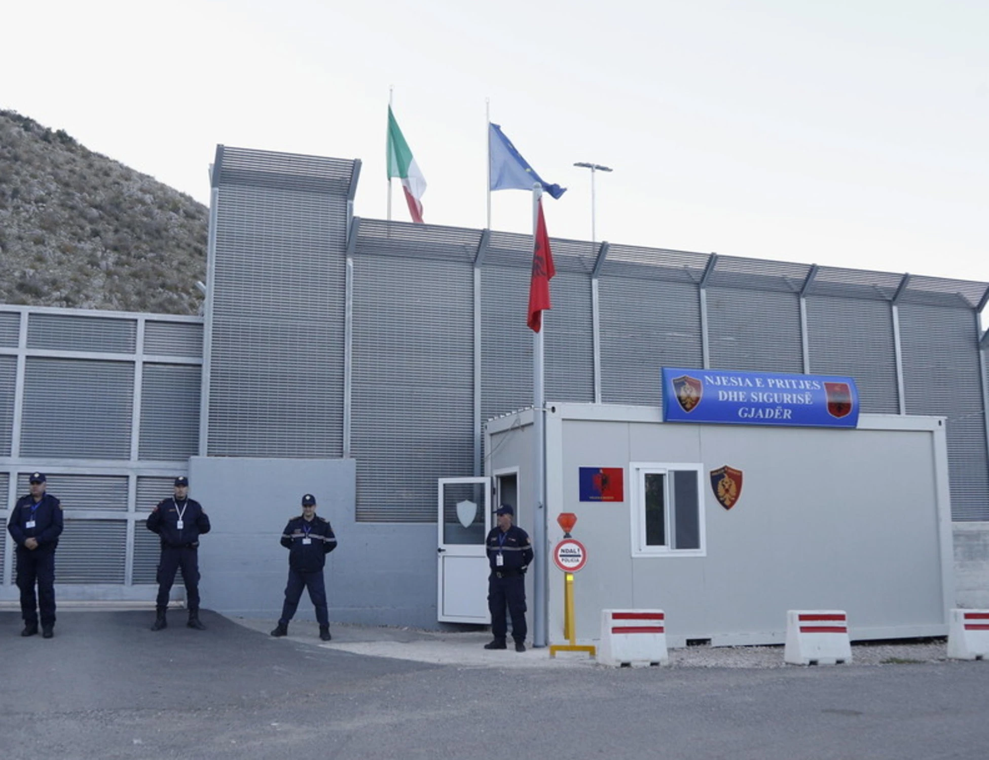 Albania, "senegalese liberato dai giudici è sparito": l'affondo di Piantedosi