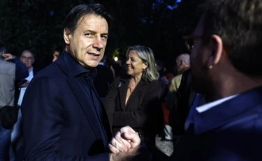 https://media.liberoquotidiano.it/t7Jj3YbYzxvPhlcpDNrWChWb8otmO77-kg6XpN3IOMU/width:800/quality:90/aW1hZ2VzLzIwMjYvMDUvMTAvMTQ1NzM0MDMyLTNkYjFiN2U5LTE2ZTgtNGVmYi04NTkxLTczYWFkN2MxNTI4Yi5qcGc.webp