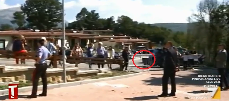 Giuseppe Conte in visita ad Accumoli, "separato dai terremotati": il dettaglio, un disastro politico
