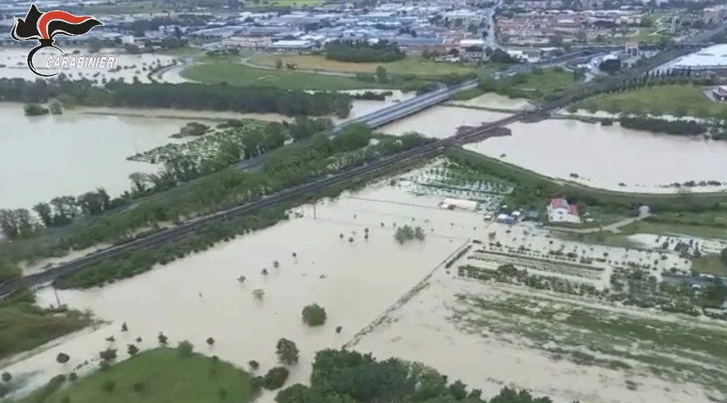 Alluvione, frana a Sasso Marconi sulla A1: decine di chilometri di coda