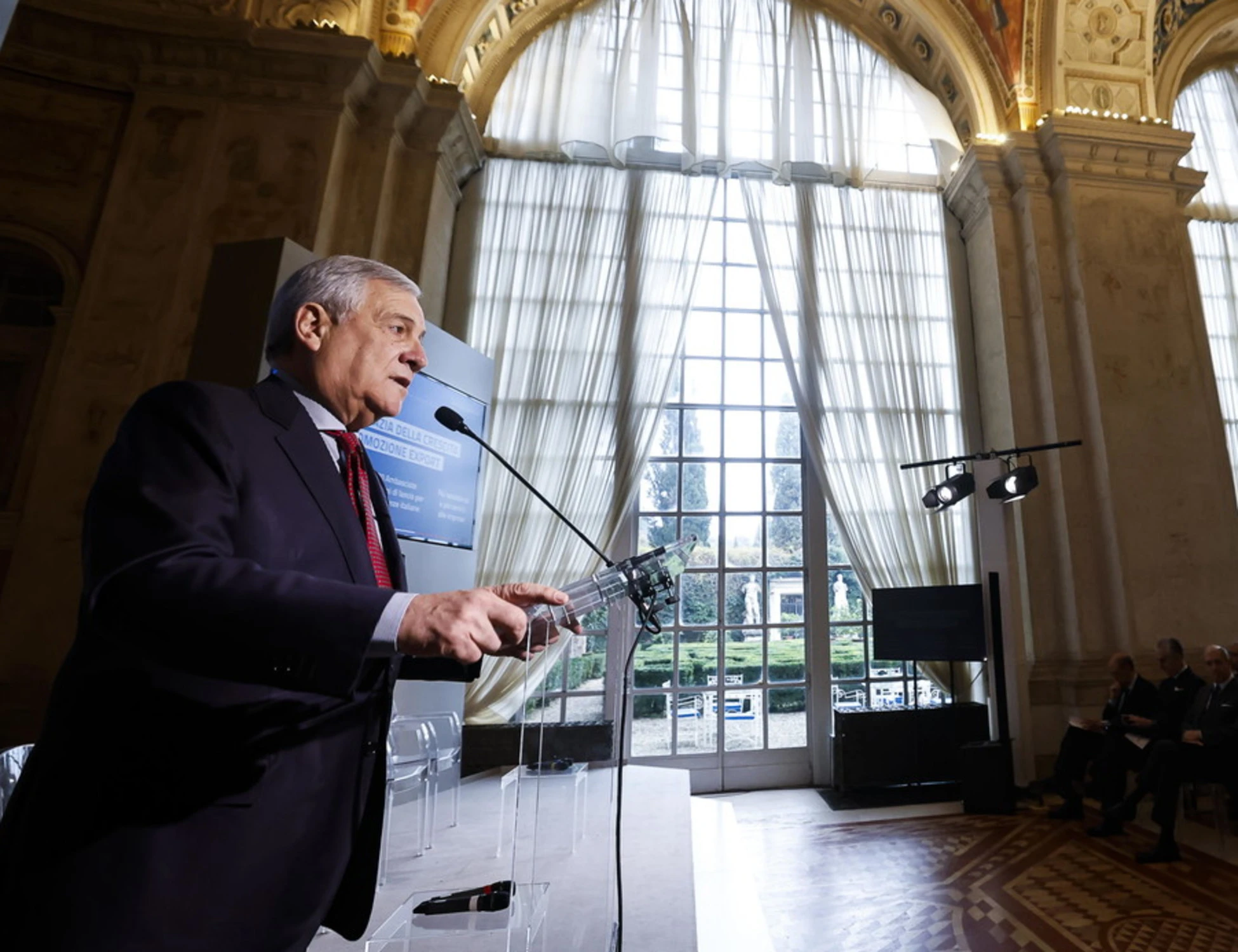 Farnesina, la rivoluzione delle feluche: la scelta di Tajani