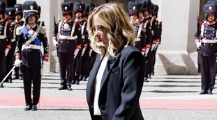 Le Figarò incorona Giorgia Meloni: "Lei al centro, Macron isolato"